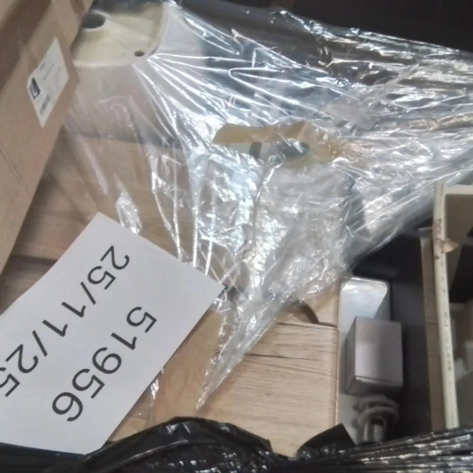 PALLET OF ASSORTED BATHROOM PRODUCTS TO INCLUDE;2 DRAW CABINET,SINKS