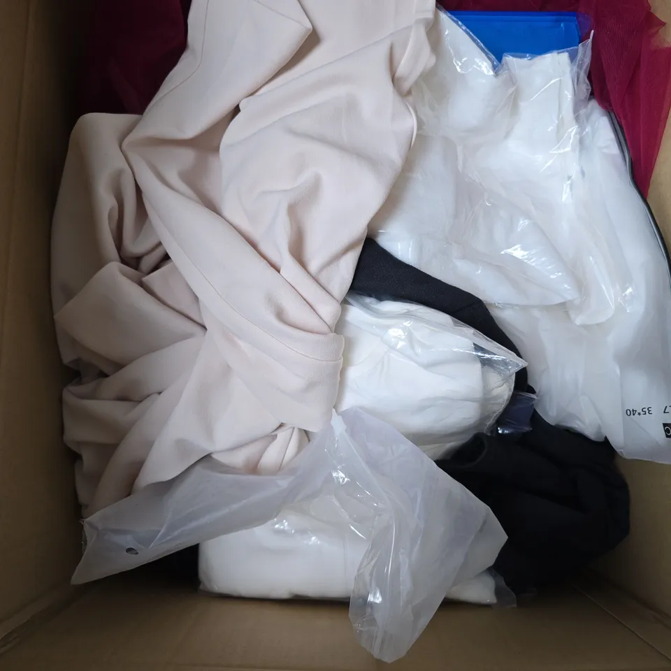 BOX OF APPROXIMATELY 20 ASSORTED CLOTHING ITEMS TO INCLUDE - SHIRTS, GOLF GLOVE, DRESS, ETC
