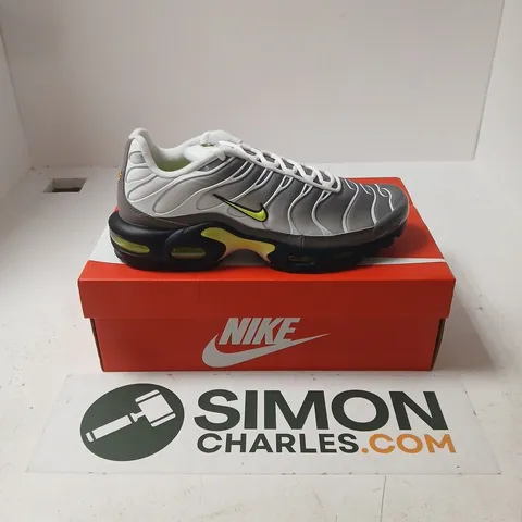 BOXED PAIR OF NIKE AIR MAX PLUS TRAINERS IN WHITE/NEON YELLOW - UK 8