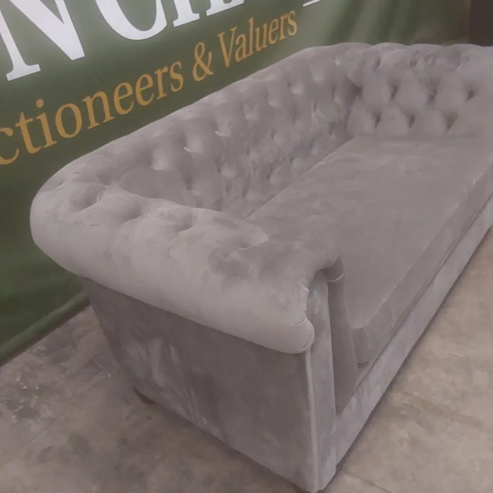 DESIGNER 2 SEATER CHESTERFIELD VELVET UPHOLSTERED SOFA - SILVER