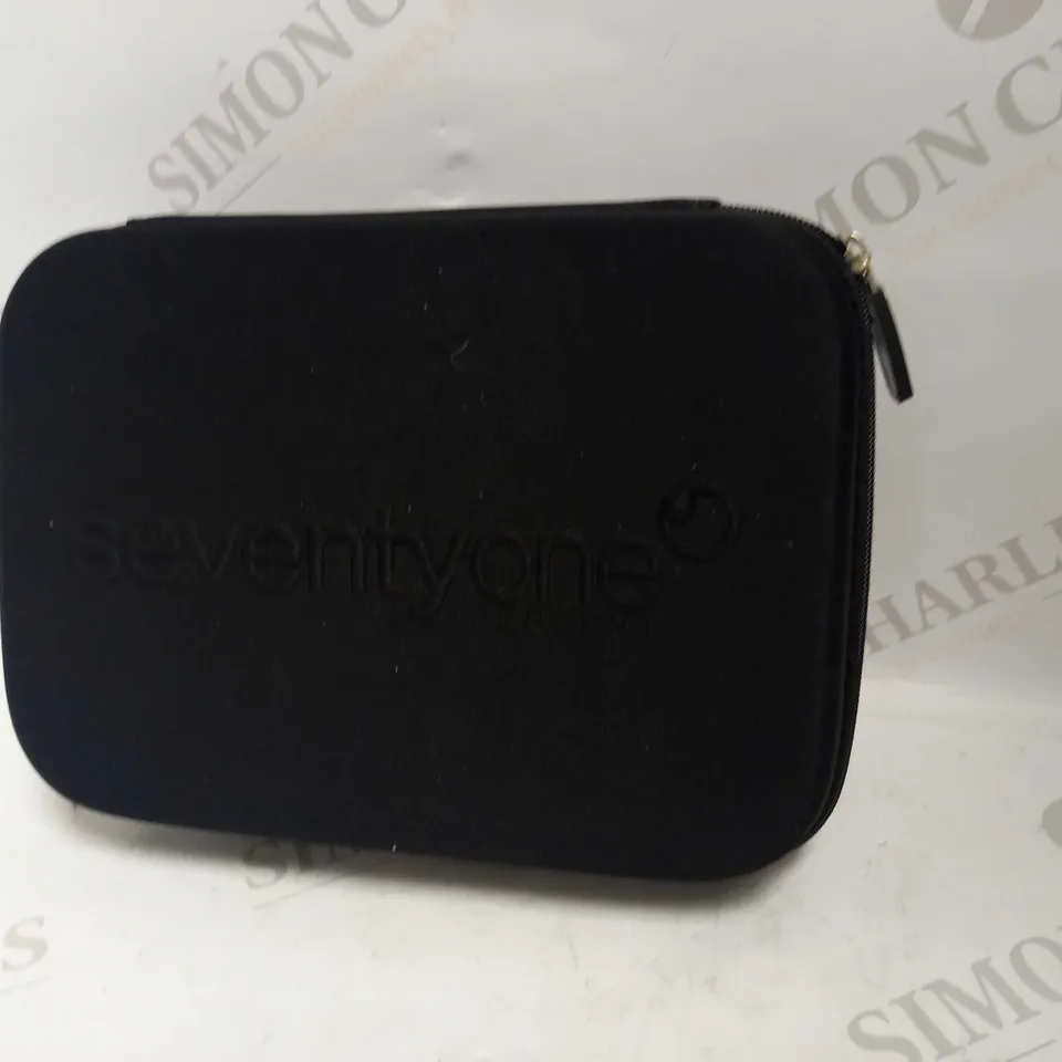 SEVENTY ONE GIFT SET WITH STICKY BUMPS BOARD WAX  