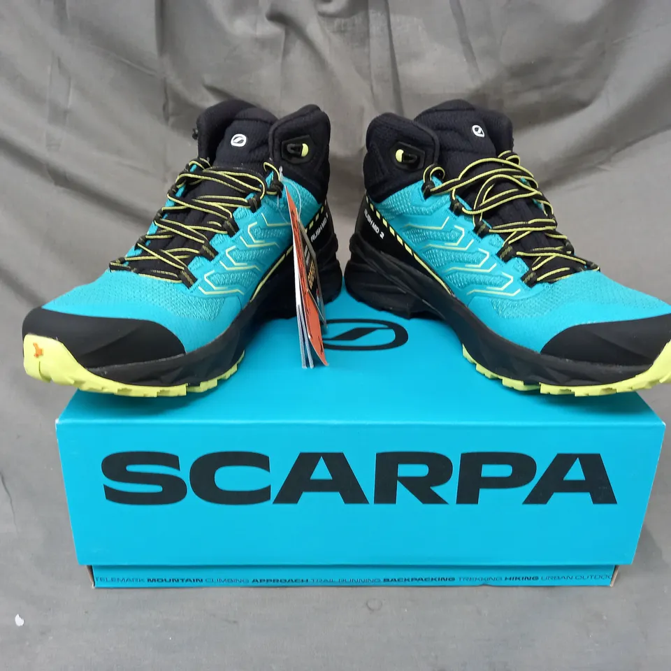 BOXED PAIR OF SCARPA RUSH 2 MID GTX SHOES IN BLUE/LIME UK SIZE 6.66