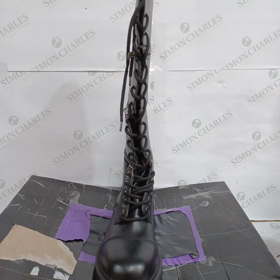 UNBRANDED HIGH KNEE BLACK BOOTS WITH ZIPS - EU 44
