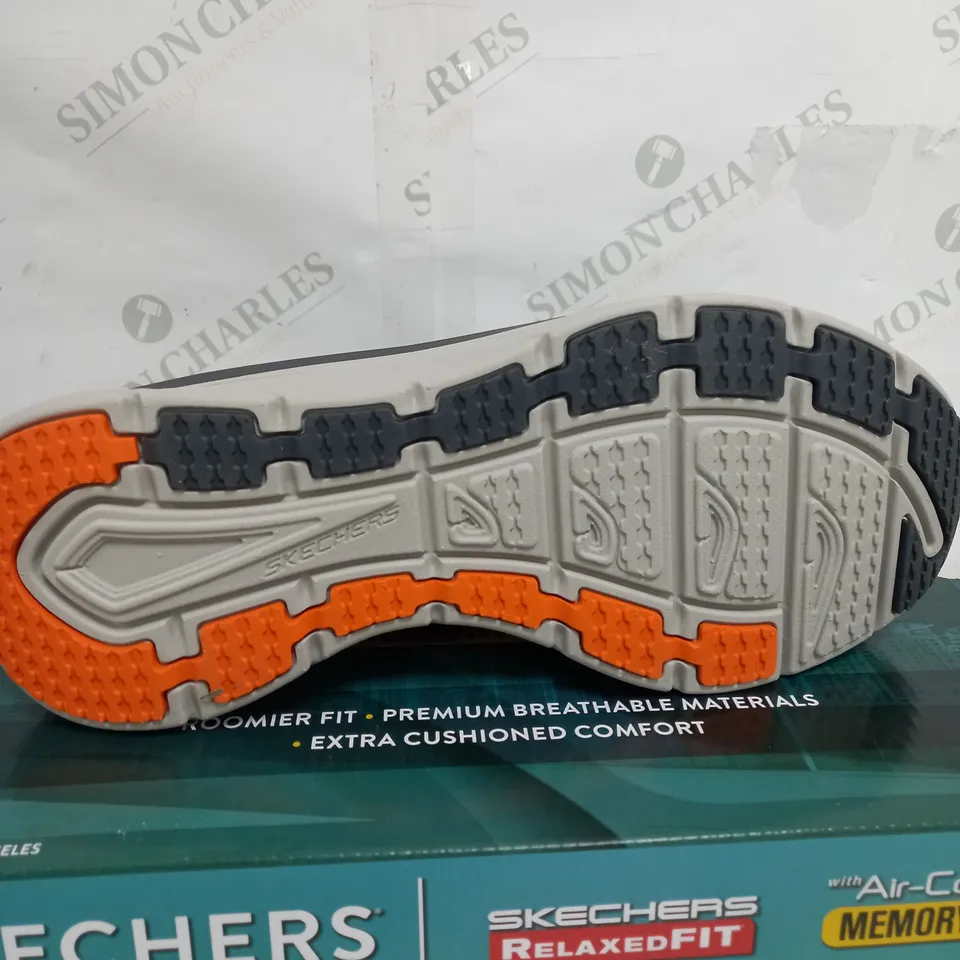 BOXED SKETCHERS D'LUX WALKER IN GREY - SIZE 11