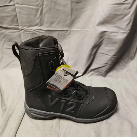 V12 FOOTWEAR VANGUARD SAFETY BOOTS IN BLACK - 8