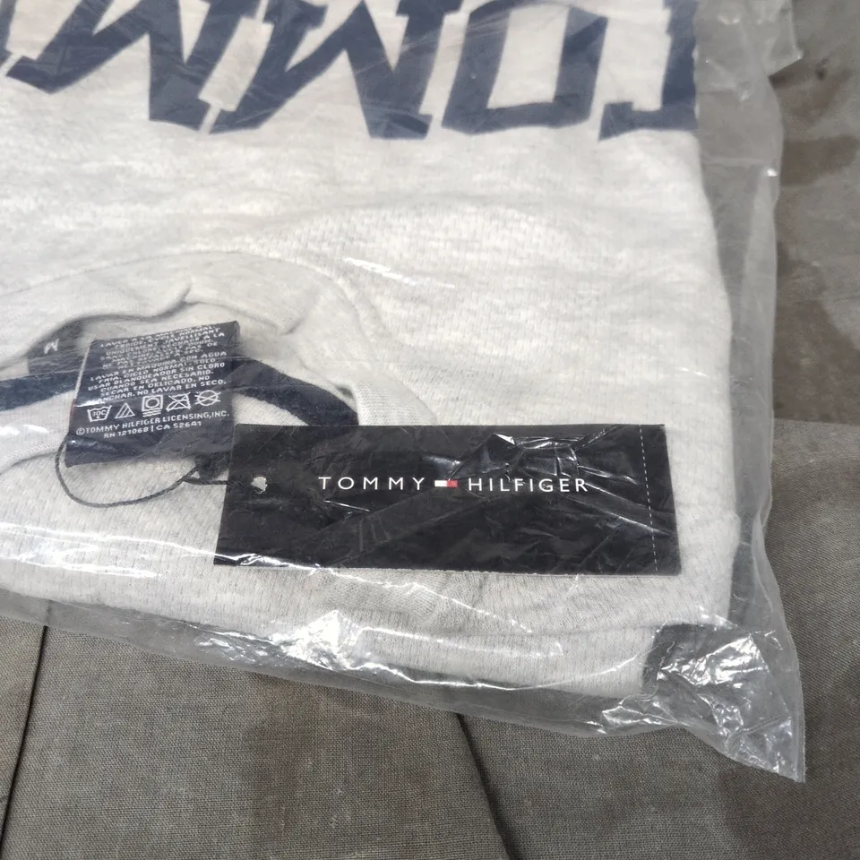 TOMMY HILFIGER MEDIUM GREY TOP BAGGED
