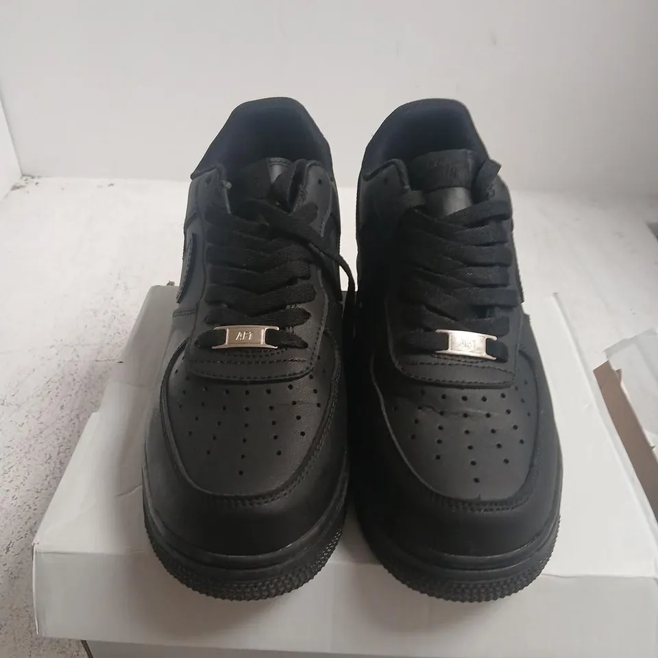 NIKE AIR FORCE 1 ’07 ALL BLACK SNEAKERS – UK 7 (EU 41)