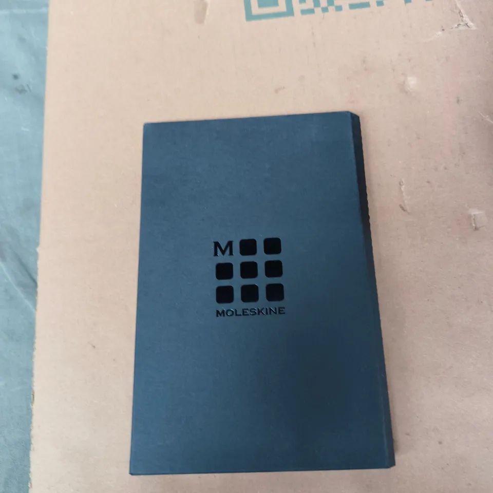 TOTE OF APPROXIMATELY 12 ASSORTED ITEMS TO INCLUDE: MOLESKINE NOTEBOOK