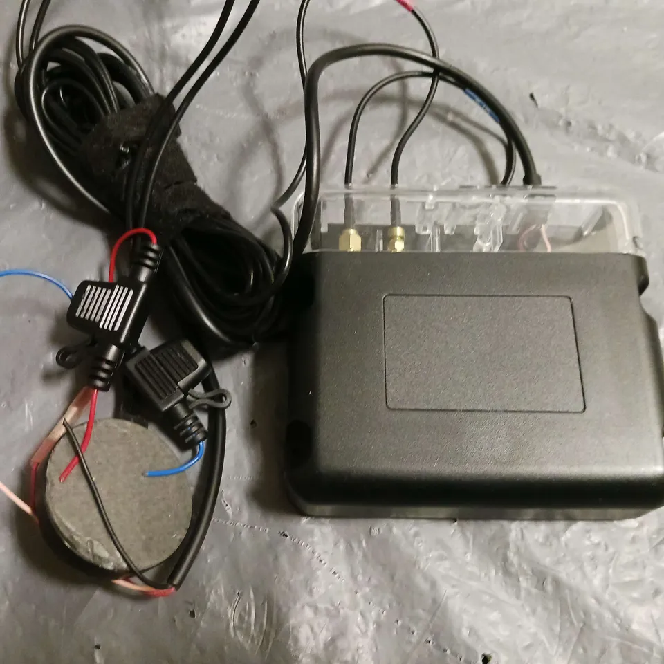 UNBOXED CAL/AMP QUBE 300 GPRS VEHICLE TRACKER