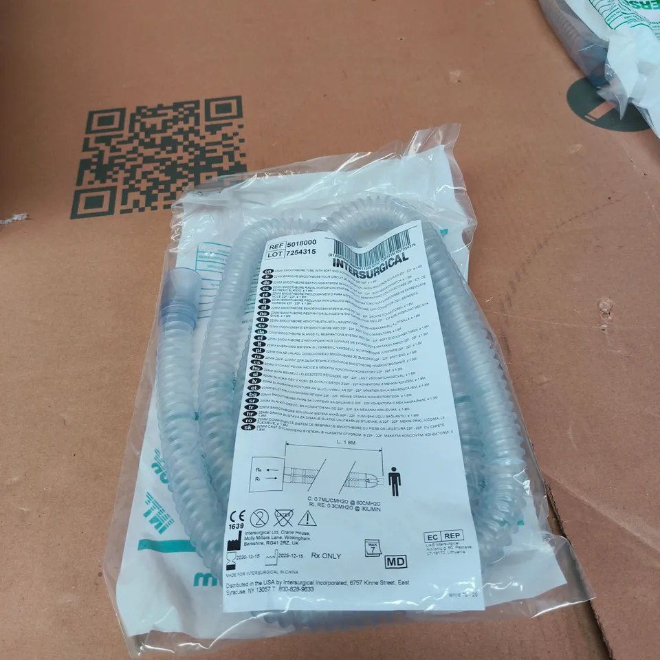 BOX OF APPROXIMATELY 10 ASSORTED INTERSURGICAL MEDICAL ITEMS TO INCLUDE 22M SMOOTHBORE TUBE WITH SOFT END CONNECTORS ETC