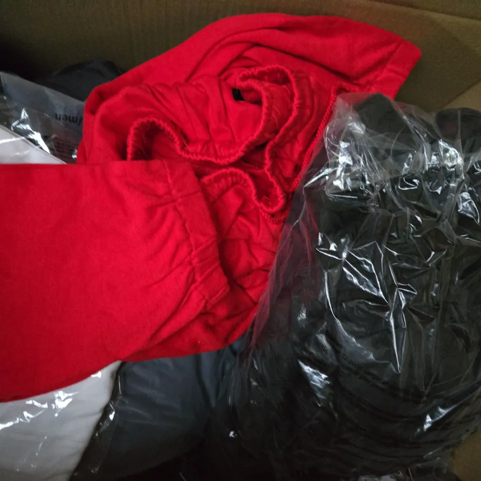 BOX OF APPROXIMATELY 20 ASSORTED CLOTHING AND FASHION ITEMS IN VARIOUS STYLES, SIZES, AND COLOURS - COLLECTION ONLY