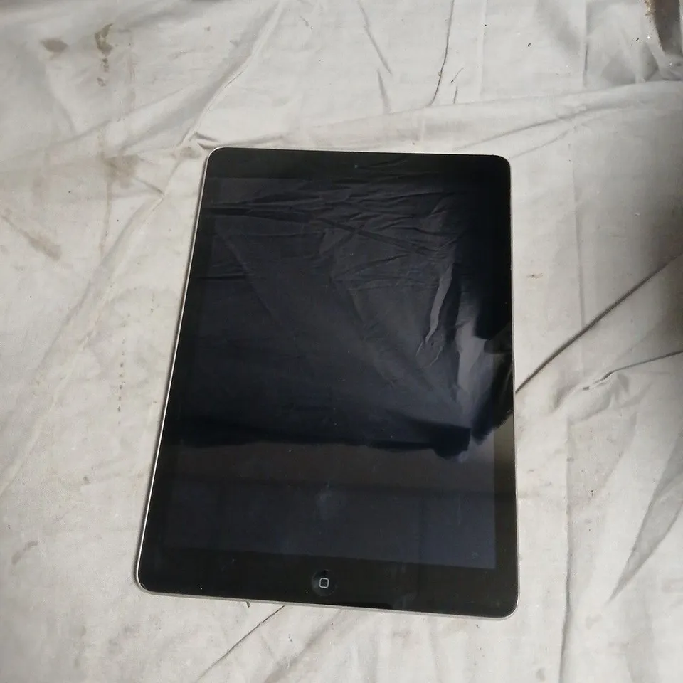 APPLE IPAD – SILVER 