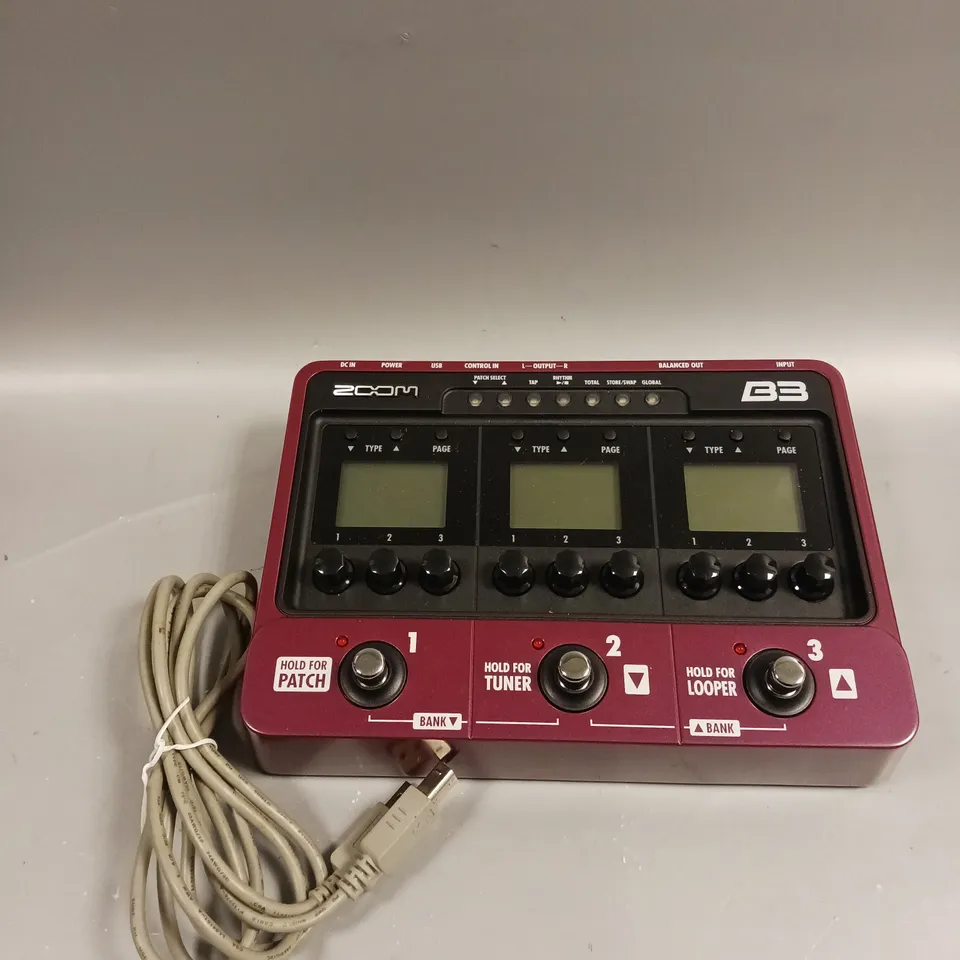 BOXED ZOOM B3 BASS EFFECTS & AMP SIMULATOR 