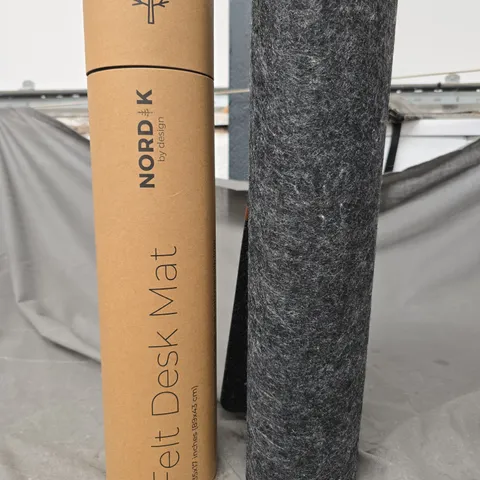 BOXED FELT DESK MAT