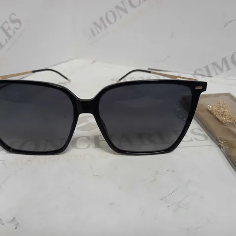 BOSS SQUARE SUNGLASSES WITH CHAIN