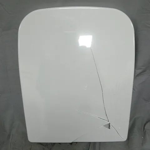 BOXED BULMFELDT TOILET SEAT IN WHITE (CRACKED)