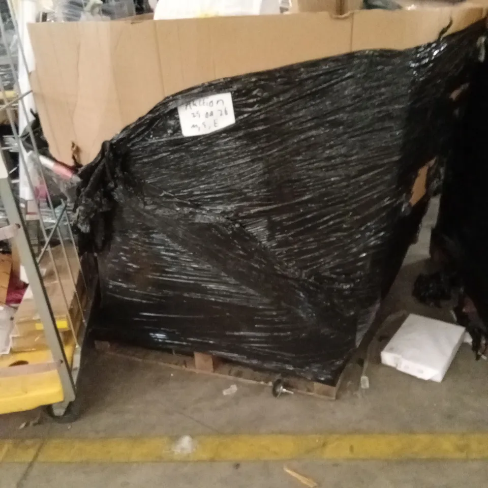 PALLET OF ASSORTED PRODUCTS AND ITEMS TO INCLUDE; STORAGE BOX,PUZZLE,CLOTHING ITEMS, STORAGE DISH RACK, HANDHELD FAN