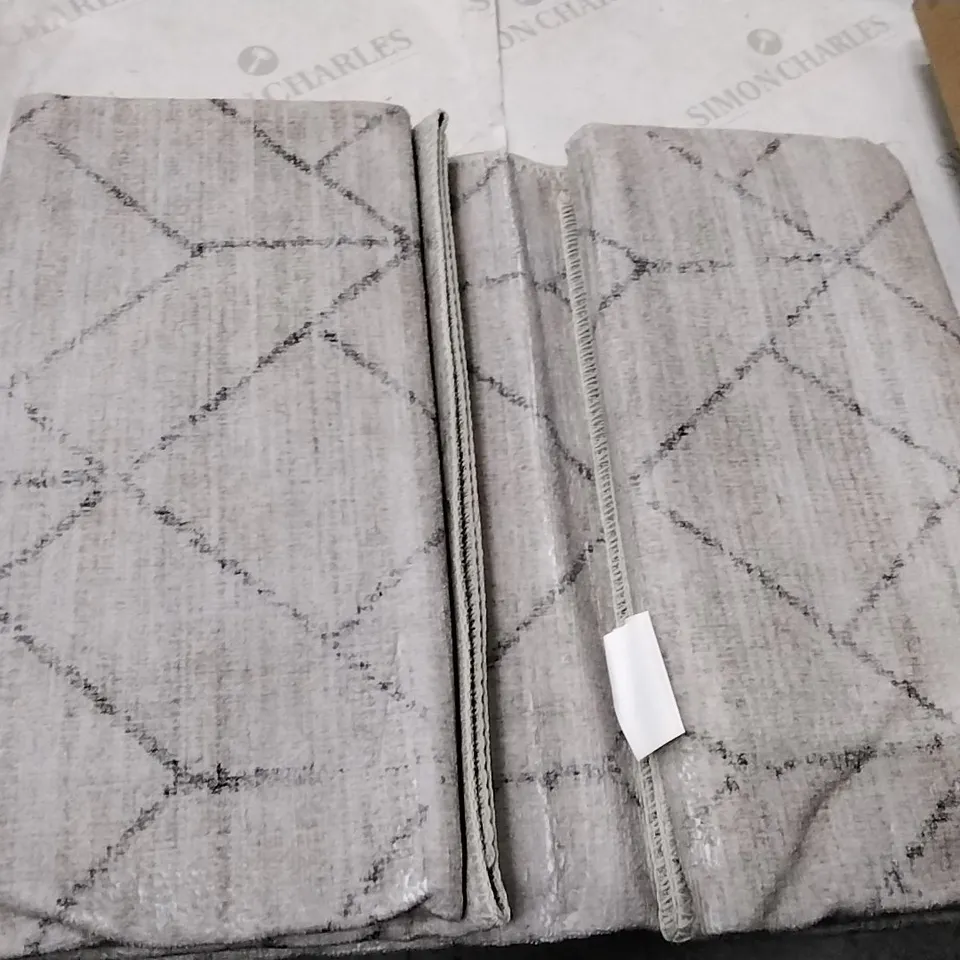 BOXED BLATT MACHINE WOMEN/POWERLOOMED LIGHT GREY RUG