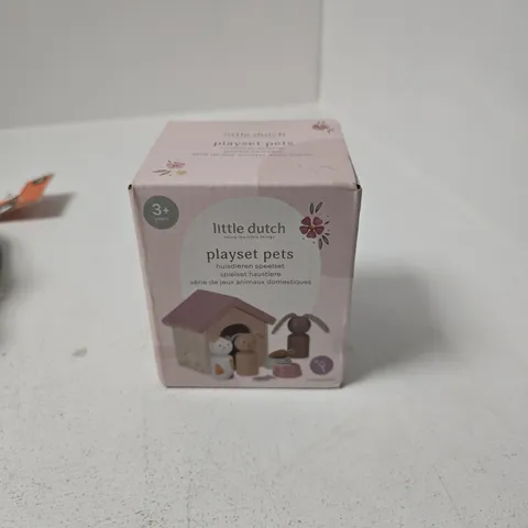 BOX OF APPROXIMATELY 20 ASSORTED TOYS INCLUDING LITTLE DUTCH PLAYSET PETS , ADULT GREEN SCARY MASK AND HORROR EMPORIUM LARGE MAKEUP SET