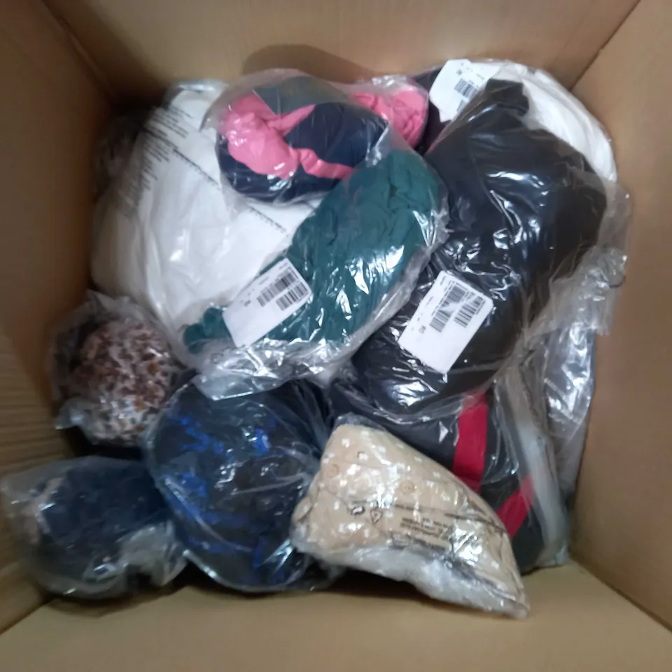 BOX OF ASSORTED ITEMS TO INCLUDE - BLACK LEGGINGS - PINK PLAID - 4X NAVY SOCKS 