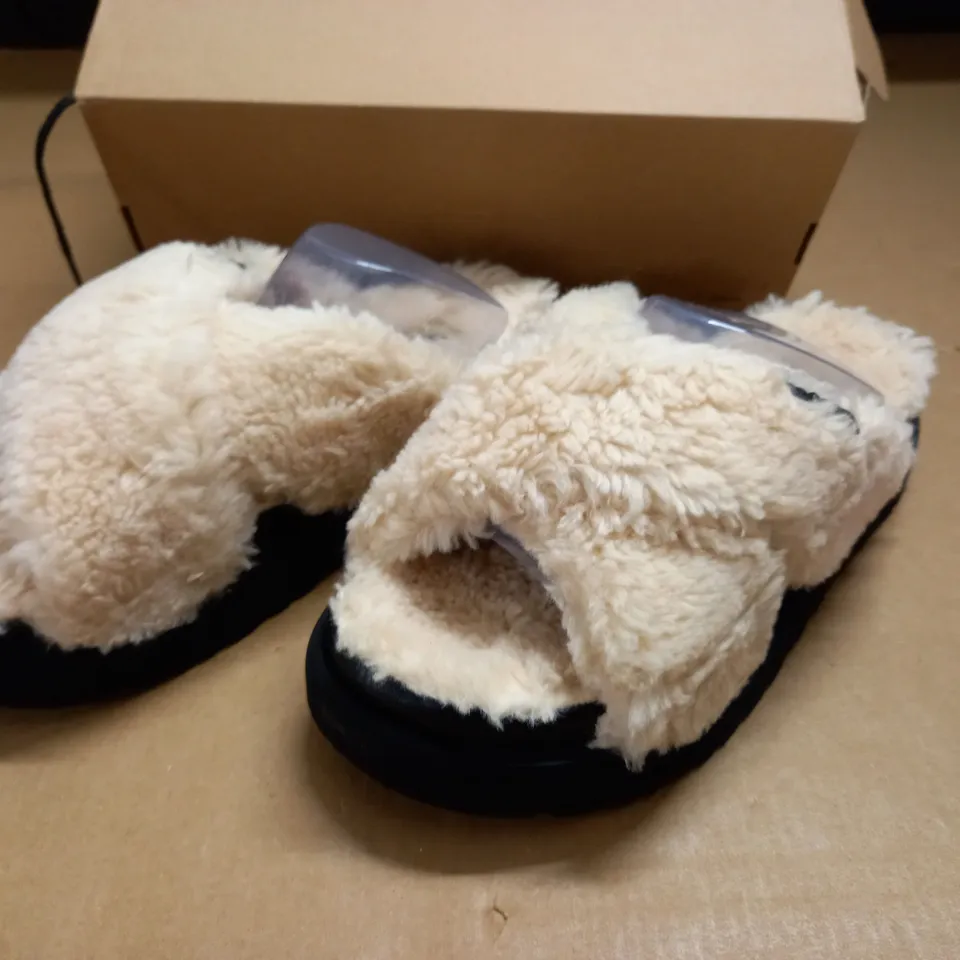 PAIR OF UGG FUZZ SUGAR CROSS SLIDE SLIDERS - UK 5