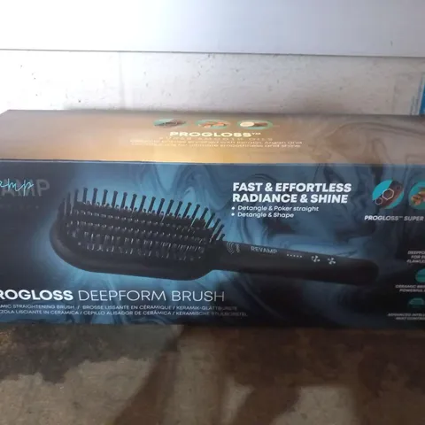 BOXED REVAMP PROGLOSS DEEPFORM BRUSH CERAMIC STRAIGHTENING BRUSH BR-2000-EU