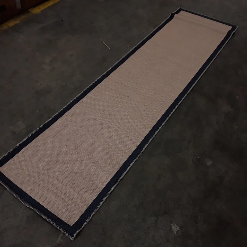 QUALITY DESIGNER AREA RUG APPROXIMATELY 60×230CM
