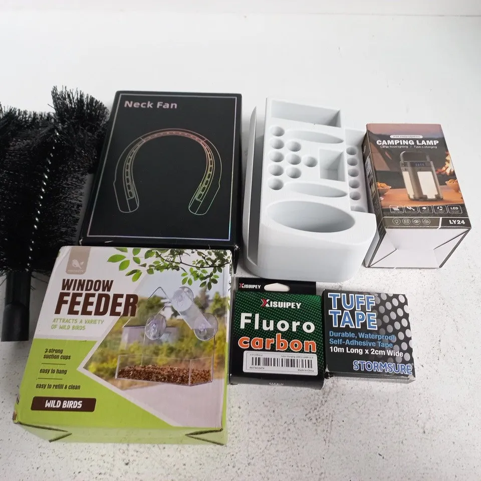 LOT OF APPROXIMATELY 9 ASSORTED HOUSEHOLD ITEMS TO INCLUDE CAMPING LIGHT, NECK FAN AND WINDOW FEEDER