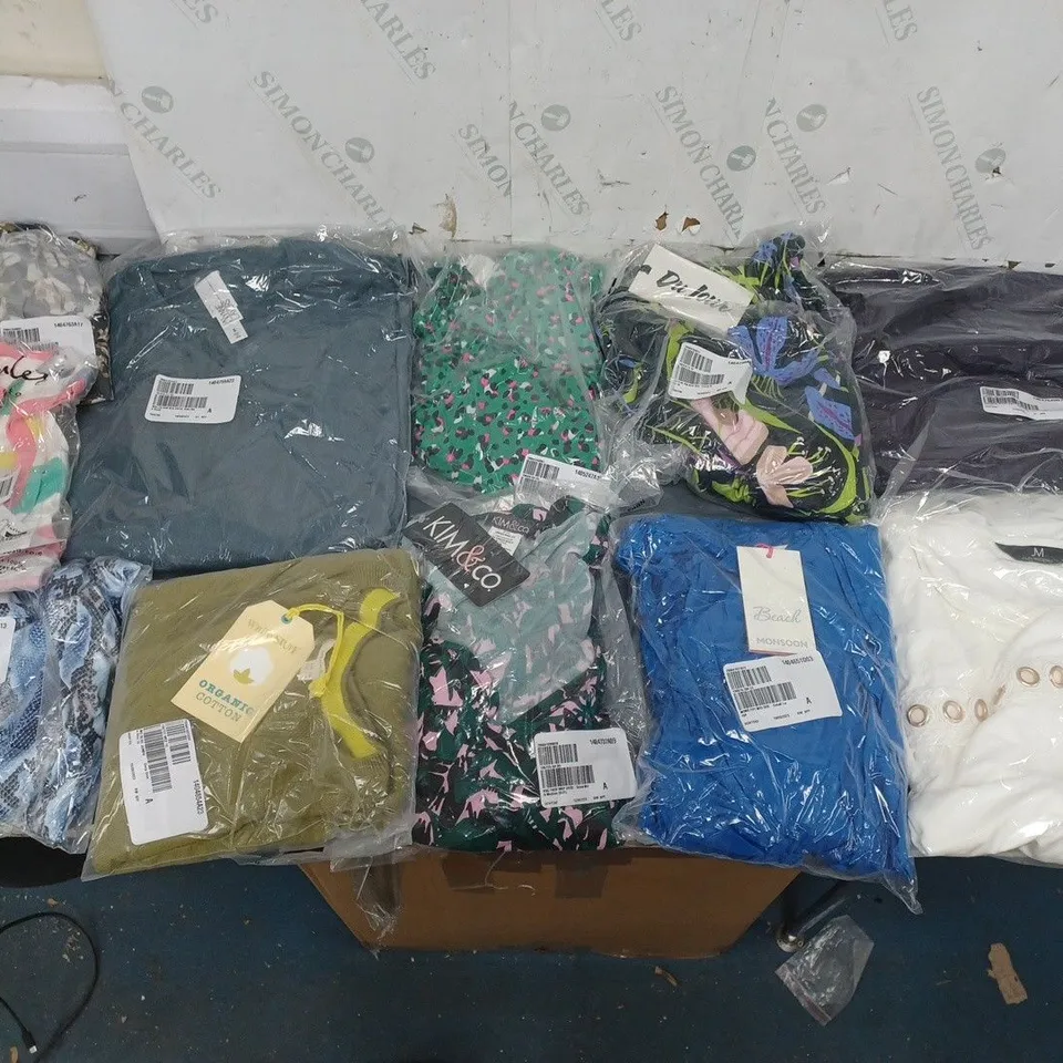 BOX OF APPROXIMATELY 10 ASSORTED BAGGED CLOTHING ITEMS