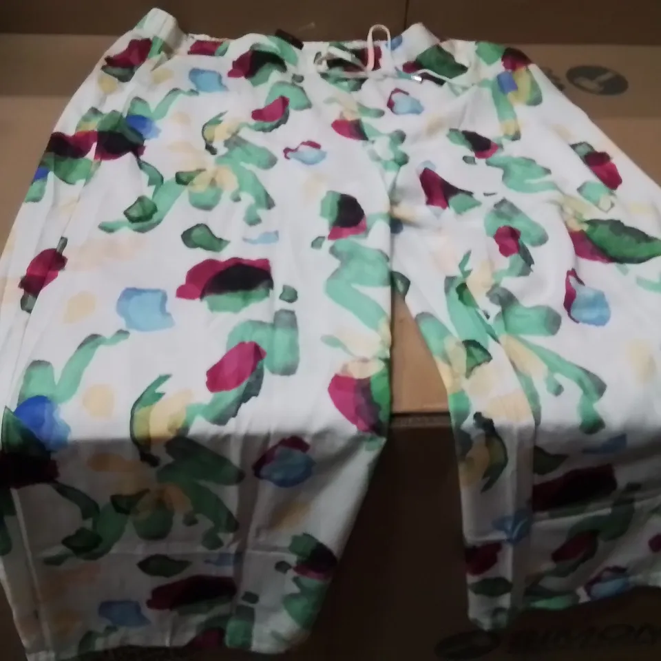BOXED BRAND NEW APPROXIMATELY 10 JD WILLIAMS PRINTED WIDE LEG TROUSERS GREEN PRINT SIZE 24