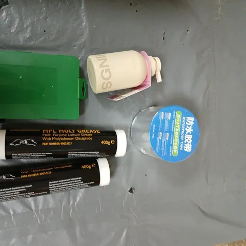 ASSORTED ITEM BOX APPROXIMATLEY 15 ITEMS INCLUDES JCB MOLLY GREASE,WATERPROOF TAPE,SOAP DISPENSER ECT
