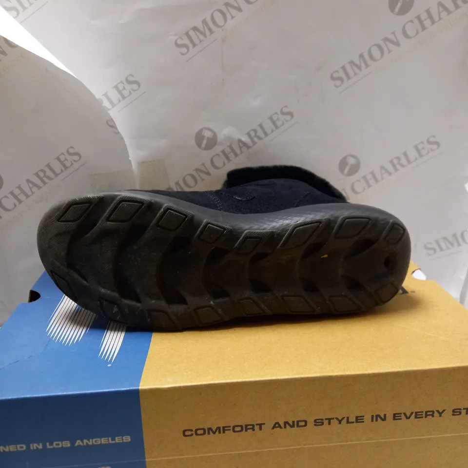 SKECHERS BLACK WINTER ON THE GO BOOTS - SIZE 7