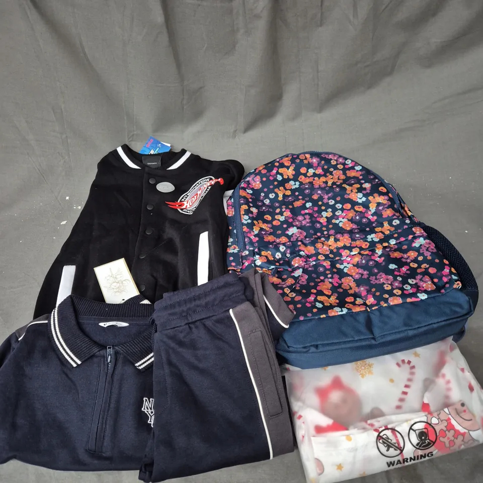 BOX OF APPROXIMATELY 30 ASSORTED KIDS CLOTHING ITEMS TO INCUDE - PYJAMAS, BAG, JACKET, ETC