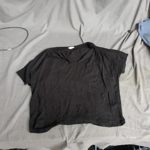 HUSH COWL NECK T-SHIRT – BLACK, SIZE S/M