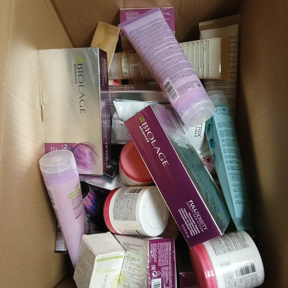 APPROXIMATELY 30 ASSORTED MATRIX BEAUTY PRODUCTS 