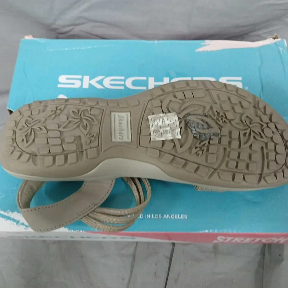 SKECHERS STRETCH FIT SANDALS – TAUPE, WOMEN’S, SIZE 6
