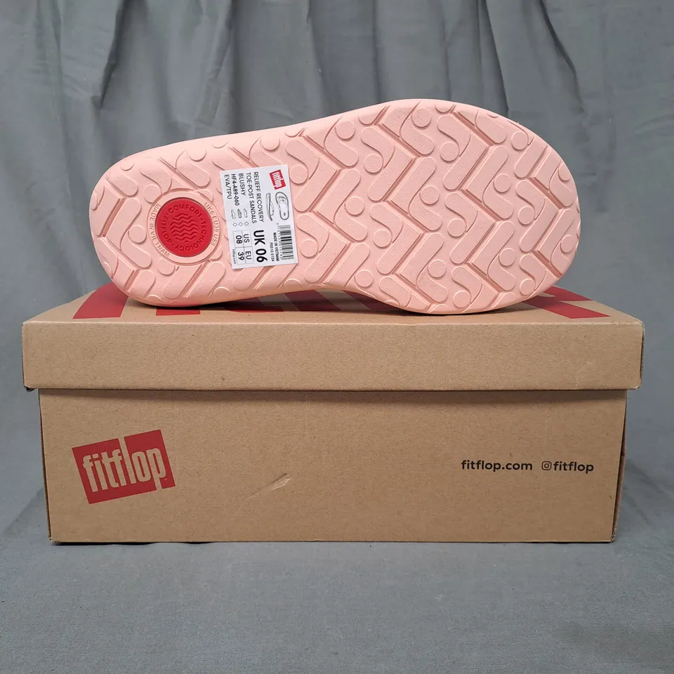 BOXED PAIR OF FITFLOP RELIEF RECOVERY TOE-POST SANDALS IN PINK UK SIZE 6