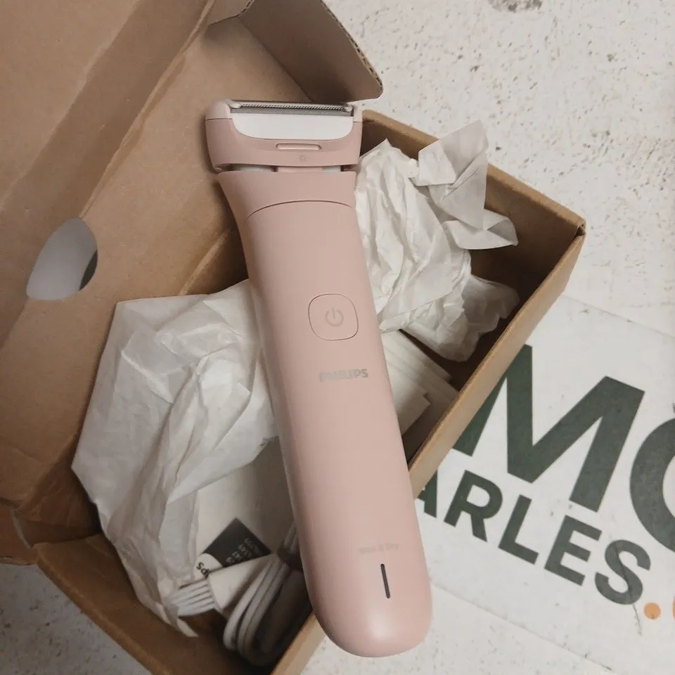 PHILIPS ELECTRIC SHAVER – PINK, FLEXIBLE HEAD