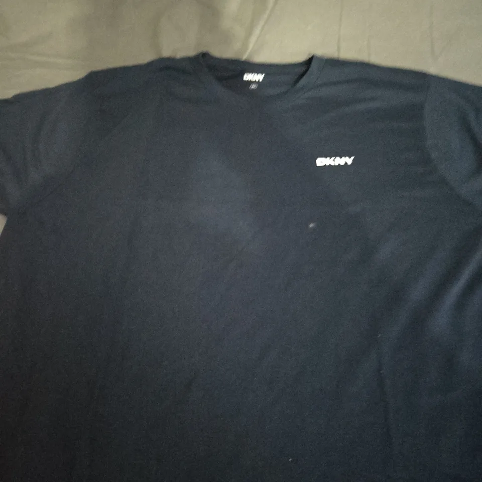 DKNY LOGO CASUAL TEE SIZE XL