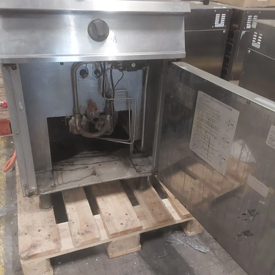 FALCON DOMINATOR COMMERCIAL GAS TWIN BASKET DEEP FRYER