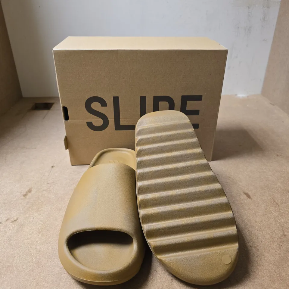 ADIDAS YEEZY SLIDE – SAND/BEIGE – UK 10 (US 10)