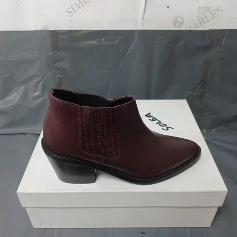 BOXED PAIR OF WOMENS WINE LEATHER ANKLE BOOTS SIZE 36