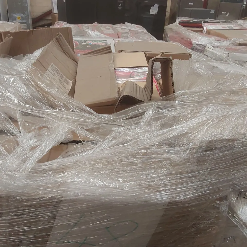 PALLET CONTAINING A VERY LARGE QUANTITY OF ASSORTED ITEMS INCLUDING: HALLOWEEN SPIDER DECORATIONS, CHRISTMAS WREATH STORAGE CASES, LED GIFT BOXES, BULB STRING LIGHTS ECT