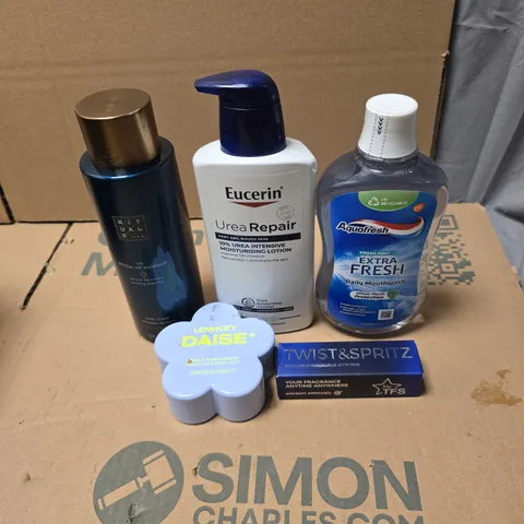 TOTE OF APPROXIMATELY 20 ASSORTED COSMETIC ITEMS TO INCLUDE AQUAFRESH MOUTHWASH, EUCERIN UREA REPAIR, RITUALS...BATH FOAM, DAISE LOWKEY ETC