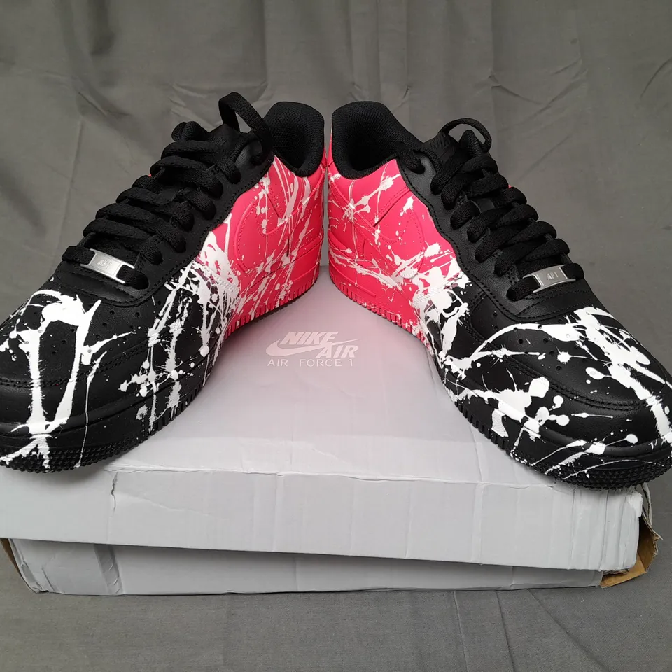BOXED PAIR OF NIKE AIR FORCE 1 IN BLACK/PINK WITH WHITE PAINT EFFECT SIZE UK 8.5