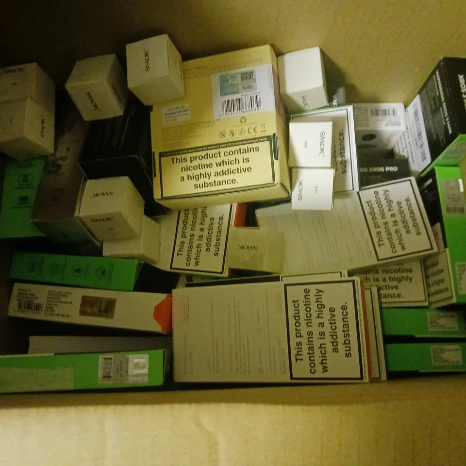 APPROXIMATELY 20 VAPES & E-CIGARETTES TO INCLUDE VAPORESSO XROS 3, ASPIRE POCKEX KIT, INNOKIN ENDURA T22 PRO, ETC