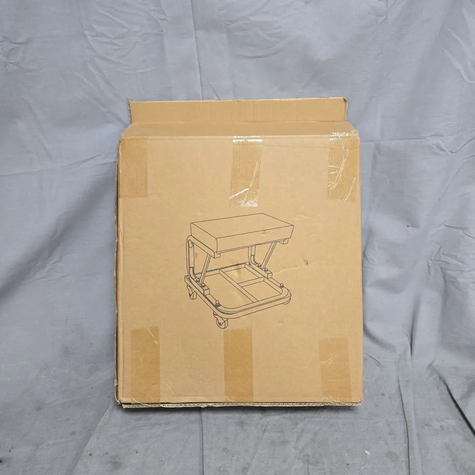 SQUARE STOOL ON CASTERS – BOXED