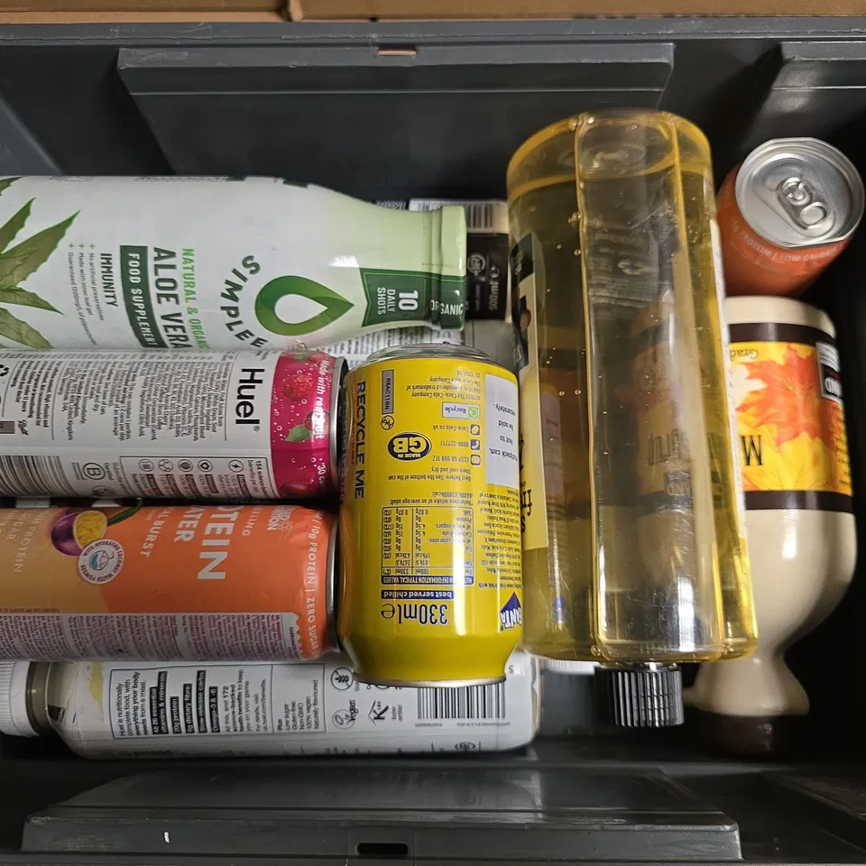 APPROXIMATELY 12 ASSORTED FOOD & DRINK ITEMS TO INCLUDE HUEL CHOCOLATE, FANTA LEMON, MAPLE SYRUP, ETC - COLLECTION ONLY