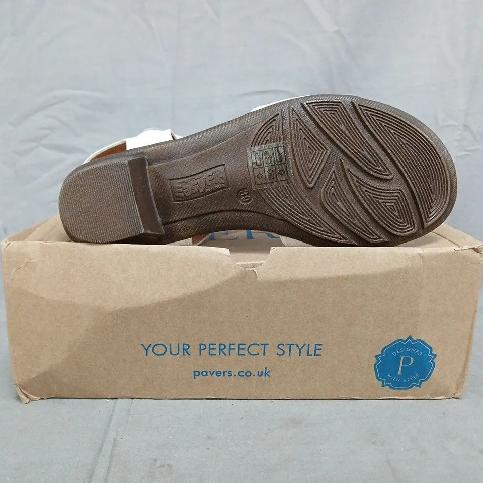 BOXED PAIR OF PAVERS EASYFIT OPEN TOE LOW BLOCK HEEL SANDALS IN WHITE SIZE 6 (EU 39)