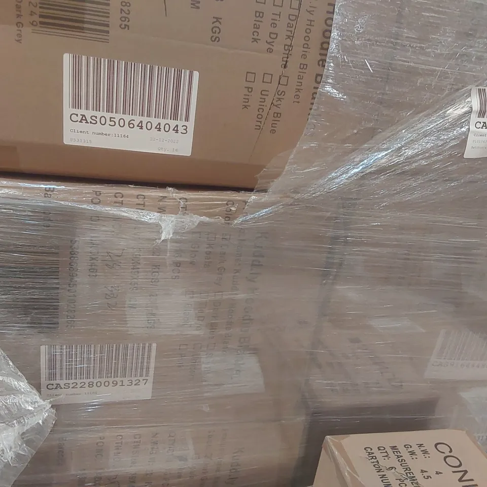 PALLET CONTAINING A VERY LARGE QUANTITY OF KUDD.LY HOODIE BLANKETS